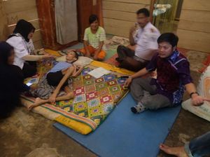 Pilu dari Maros: Anak Lumpuh, Ibu Buta, Ayah Buruh Rp 500 Ribu/Bulan