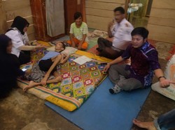 Pilu dari Maros: Anak Lumpuh, Ibu Buta, Ayah Buruh Rp 500 Ribu/Bulan