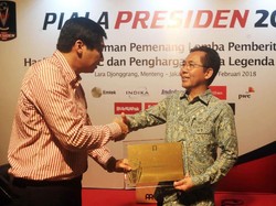 Beragam penghargaan pun diberikan kepada beberapa pihak yang menyukseskan berjalannya acara tersebut, termasuk rekan media, auditor dan tokoh sepakbola dan nasional. Foto: dok. Piala Presiden 2018