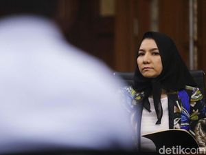 Saksi: Bupati Rita Terima Rp 2,5 M dari Urus Izin Saksi: Bupati Rita Terima Rp 2,5 M dari Urus Izin