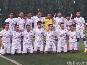 Selebriti Football Bertanding Demi Anak-anak Pengidap Gizi Buruk Selebriti Football Bertanding Demi Anak-anak Pengidap Gizi Buruk
