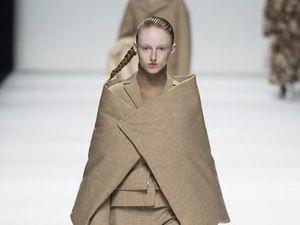 Foto: Ini Tren Fashion Terkini dari Milan Fashion Week 2018