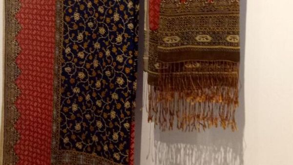 Foto: Kolekasi Kain Milik Iriana Dilelang, Berminat?