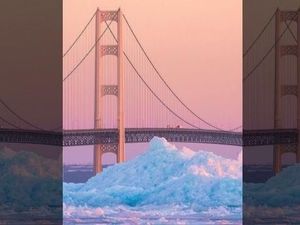 Es Biru yang Langka Itu Muncul Kembali Es Biru yang Langka Itu Muncul Kembali