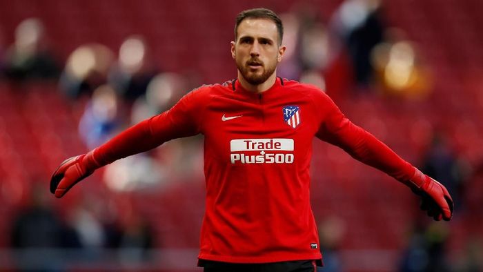 Jan Oblak Soccer Football - La Liga Santander - Atletico Madrid vs Athletic Bilbao - Wanda Metropolitano, Madrid, Spain - February 18, 2018 Atletico Madrids Jan Oblak during the warm up before the match REUTERS/Javier Barbancho