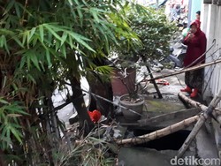 Gaya Risma Saat Sidak Saluran Air: Berkebaya dan Bersepatu Boot