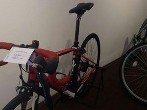 Sepeda Balap BG dan Kain Iriana Jokowi Dilelang Sepeda Balap BG dan Kain Iriana Jokowi Dilelang