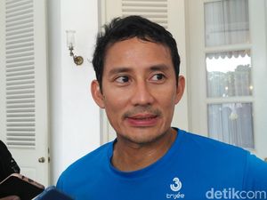 Sandi Sebut Penataan PKL di Trotoar Melawai Sudah Dimulai Sandi Sebut Penataan PKL di Trotoar Melawai Sudah Dimulai
