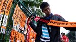 Pedagang Atribut Persija Serbu GBK