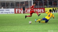 Tiga menit usai restart, Persija harus bermain dengan 10 orang.