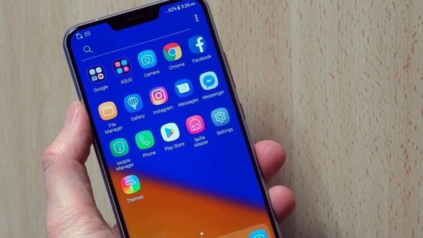 Ponsel Kloningan iPhone X Buatan Asus