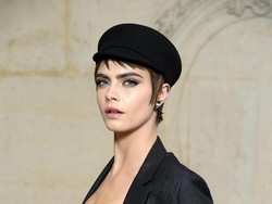 Cara Delevingne Benci Alisnya yang Mirip Karpet, Seperti Ini Bentuknya