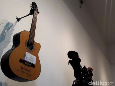Jreng... Gitar Elek Yo Band Laku Rp 20 Juta