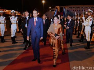 7 Momen Iriana Jokowi Pakai Tas Asli Indonesia