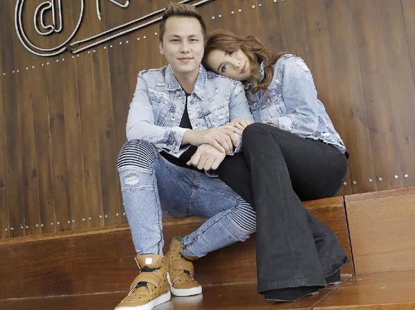 Para Seleb Cantik yang Menikahi Berondong
