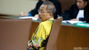 Hakim Pengadilan Tinggi Manado Diadili Karena Terima Suap