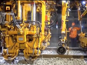 Foto: Wuih! China Cuma Butuh 9 Jam Bangun Stasiun Kereta Ini