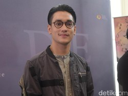 5 Penyanyi Pria yang Sukses Lantunkan Lagu Wanita