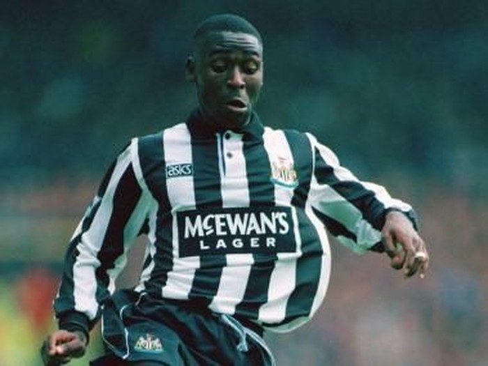 NEWCASTLE, UNITED KINGDOM - AUGUST 29:  Newcastle forward Andy Cole in action during the FA Premier League match between Newcastle United and Blackburn Rovers at St James' Park on August 29, 1993, in Newcastle, England.  (Photo by Allsport UK/Getty Images)
