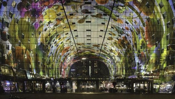 Pasar di Belanda Ini Dipayungi Lukisan Raksasa Pasar di Belanda Ini Dipayungi Lukisan Raksasa