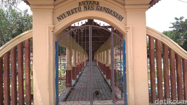 Foto: Makam Perempuan Cantik, Sakti dan Penyebar Islam di Cirebon