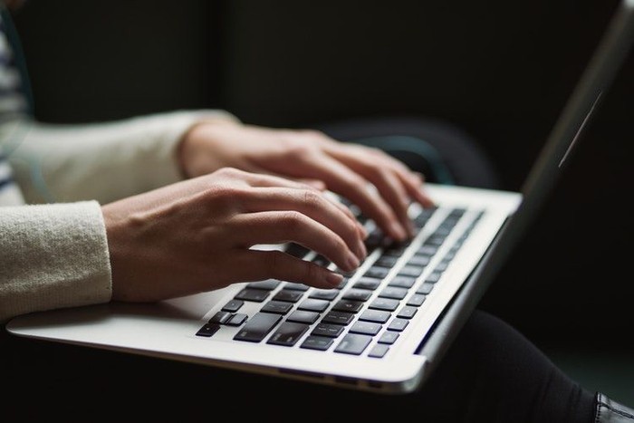 Ilustrasi laptop. Foto: Unsplash
