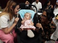 Kesabaran 5 Selebritas Merawat Buah Hati yang Sakit