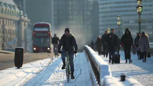 London yang Memutih karena Salju