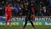 Kekalahan dari Espanyol tak mengubah posisi Madrid di peringkat tiga klasemen dengan 51 poin dari 26 laga. Namun mereka terancam disalip Valencia (49 poin) yang baru akan bertanding melawan Athletic Bilbao. Foto: Sergio Perez/Reuters