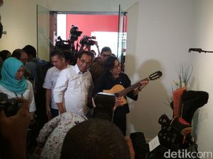 Lelang Gitar Elek Yo Band, Menhub: Itu Benda Kesayangan Lelang Gitar Elek Yo Band, Menhub: Itu Benda Kesayangan