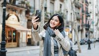 Kala Dian Sastro Berkencan dengan Galaxy S9+