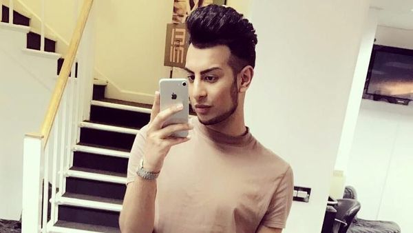 Foto: Ini Junaid Ahmed yang Hobi Selfie 200 Kali Sehari