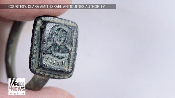 Foto: Cincin Sinterklas Berusia 700 Tahun Ditemukan di Israel