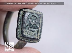Foto: Cincin Sinterklas Berusia 700 Tahun Ditemukan di Israel Foto: Cincin Sinterklas Berusia 700 Tahun Ditemukan di Israel
