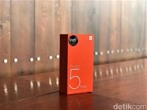 Unboxing Redmi 5 Plus Warna Biru, Menggoda Mata dan Kantong