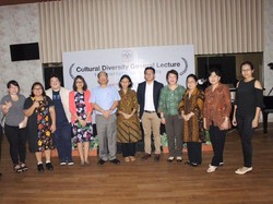 President University Kenalkan Budaya Indonesia ke Mahasiswa Asing
