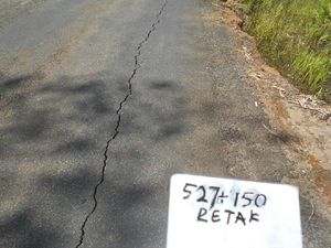 Ada Gempa, Jalan Trans Papua Retak-retak Ada Gempa, Jalan Trans Papua Retak-retak