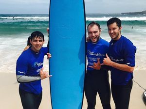 Serunya Si Ganteng Joe Jonas Surfing di Pantai Bondi, Sydney