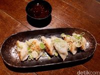 Hararu Izakaya: Wah, Sedapnya <i>Gyu Nitsuke</i> dan 'Wine' Halal di Pub Jepang Ini!