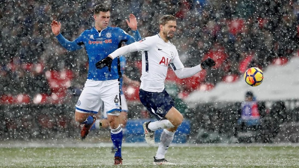 Fernando Llorente mencetak hat-trick ke gawang Rochdale (Matthew Childs/Action Images via Reuters)