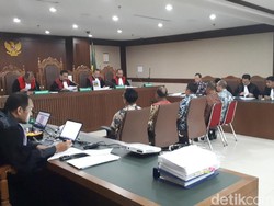 Jaksa KPK ke Auditor BPK: Di BAP, Ada Pemandu Lagu di Karaoke?