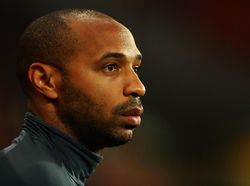 Arsenal, Ganti Saja Emery dengan Henry atau Vieira