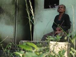 Di Sulsel, Nenek Renta Miskin Ini Hidupi 2 Putranya yang Gila