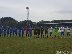 Persib Menang Telak atas Perserang