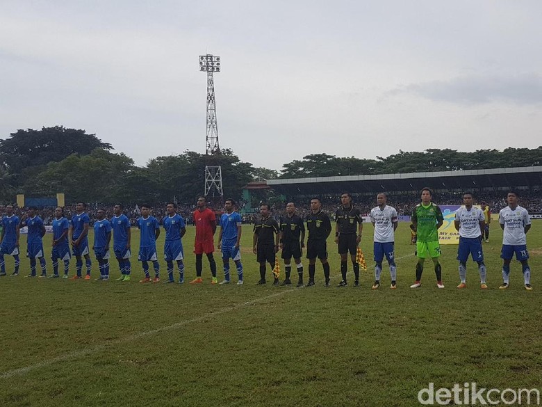 Persib Menang Telak atas Perserang