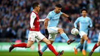 Meski harus mengakhiri musim 2017/2018 dengan lebih dini karena cedera, torehan 30 gol dan tujuh assist dari 39 penampilan cukup untuk membuat Sergio Aguero masuk daftar 10 besar. Dia berada di urutan keempat. (Foto: Julian Finney/Getty Images)