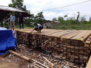Polda Kalbar Amankan 5.000 Batang Kayu Belian dan Meranti Ilegal