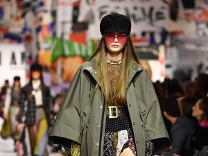 Foto: Protes dan Spirit Feminisme di Koleksi Busana Terbaru Dior