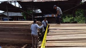 Foto: 5.000 Batang Kayu Belian dan Meranti Ilegal Disita Polda Kalbar
