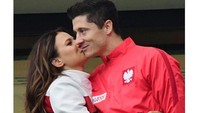 Dukungan untuk Lewandowski dari Anna. Kemesraan ini menjadi buktinya. (Foto: dok. Instagram)